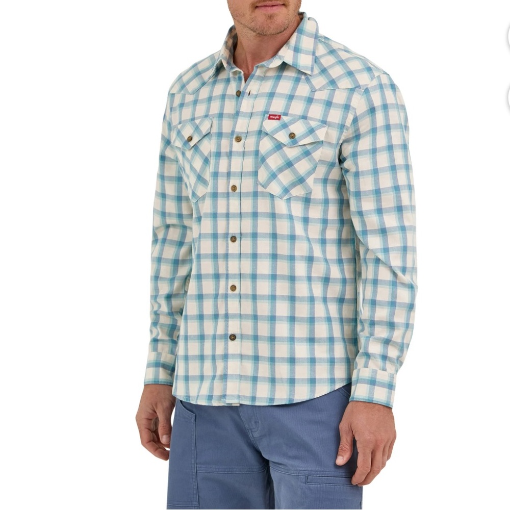 Wrangler® Men's Long Sleeve Woven Twill Shirt with Sunglasses Cleaner. Size 3XL